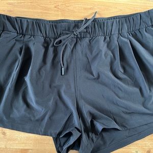 Lululemon Stroll at Sundown 3” shorts